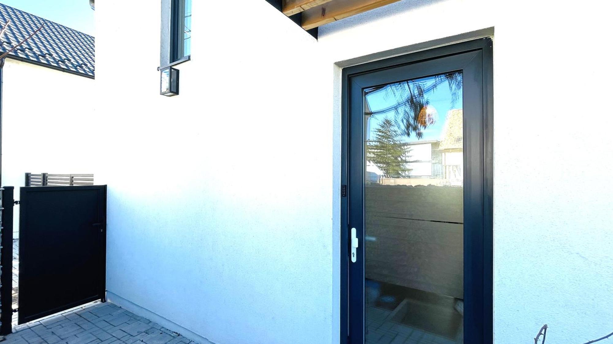 House Flow, 3 Room, Free 2 Parking Апартаменти