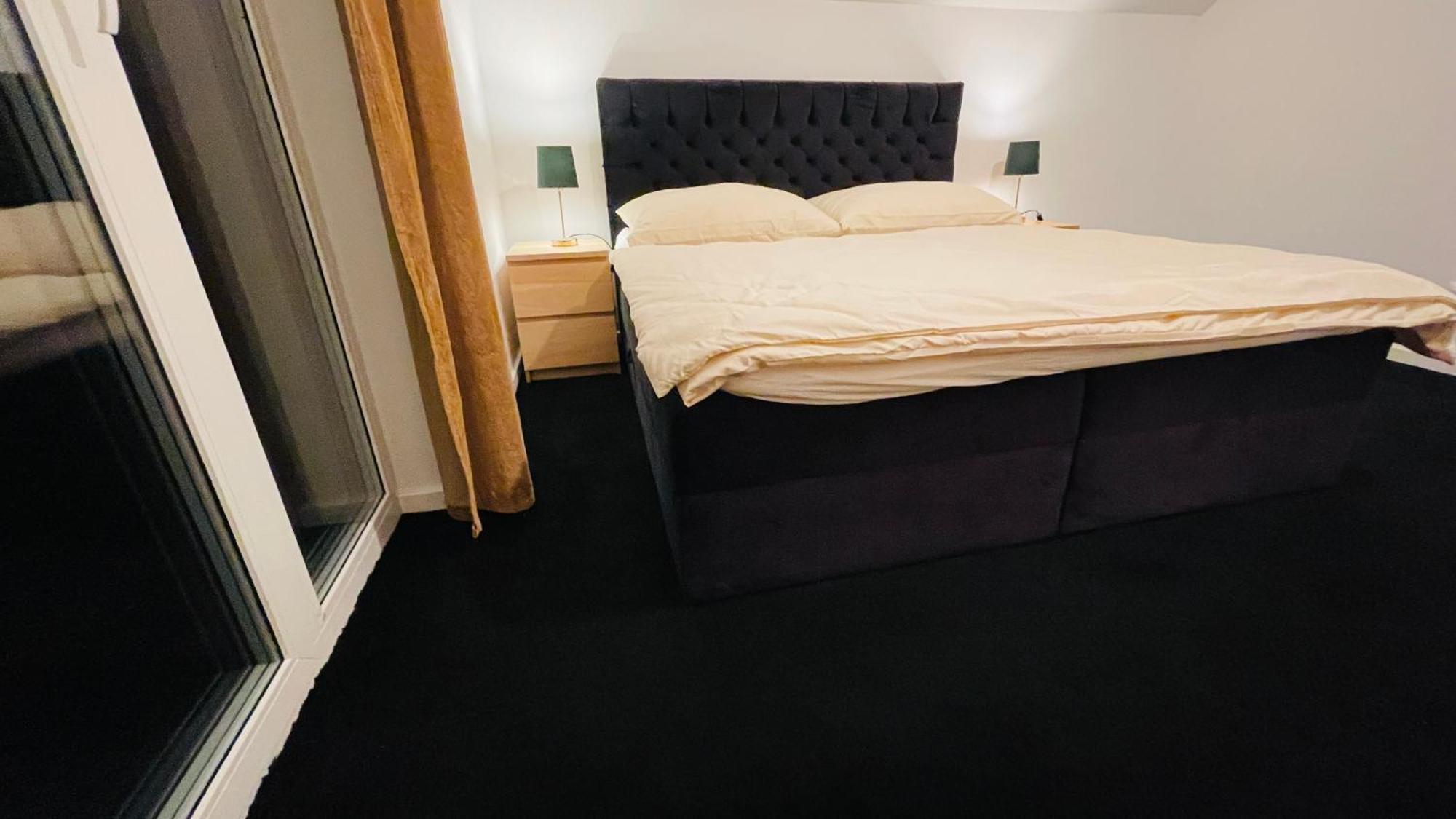 House Flow, 3 Room, Free 2 Parking Апартаменти