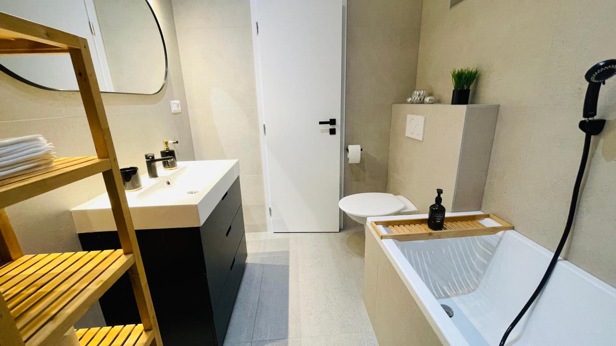 Апартаменти House Flow, 3 Room, Free 2 Parking *