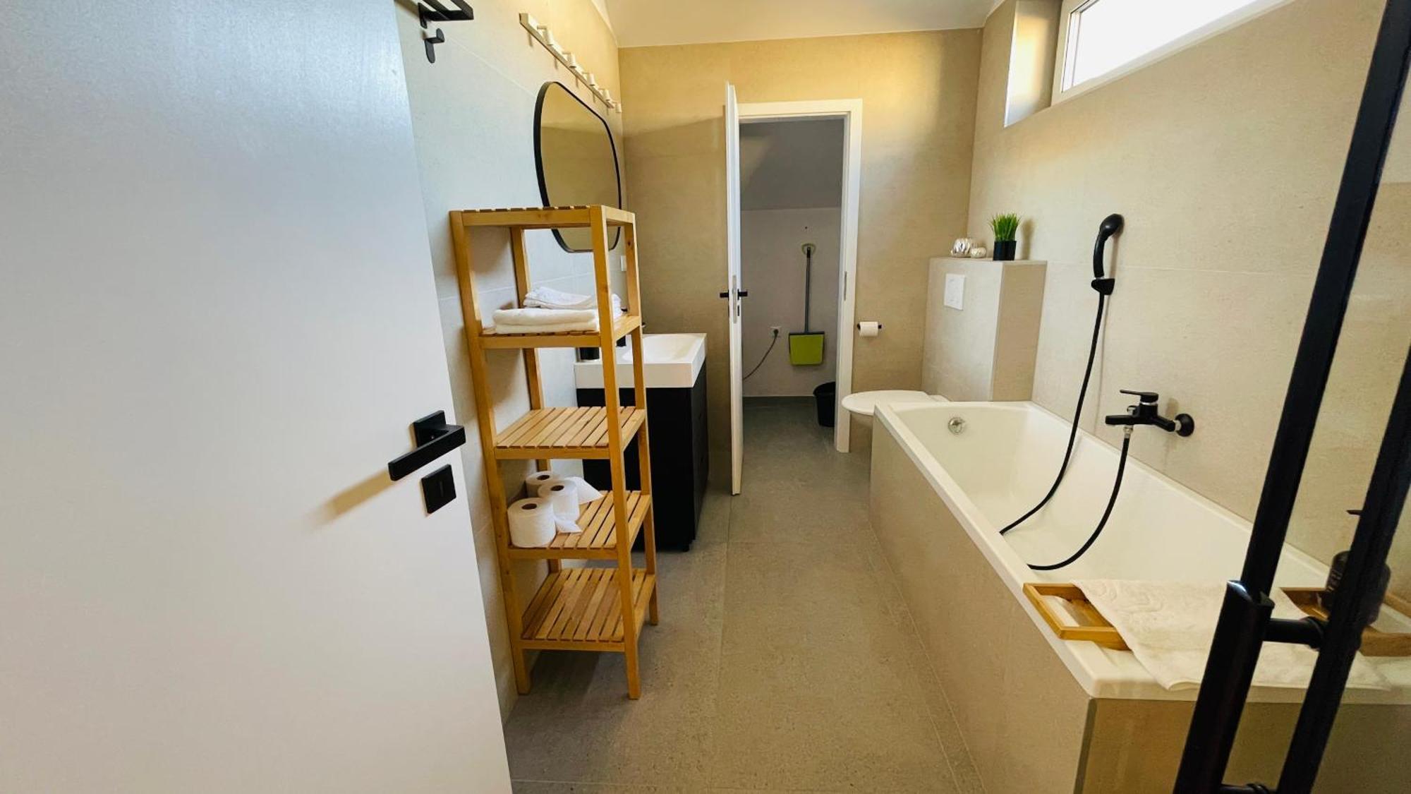 Апартаменти House Flow, 3 Room, Free 2 Parking *