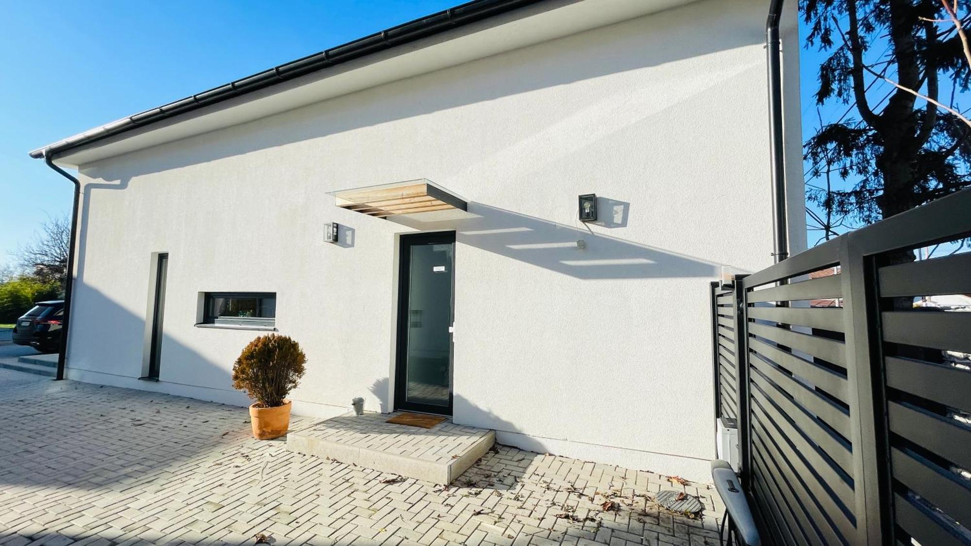 House Flow, 3 Room, Free 2 Parking * Братислава