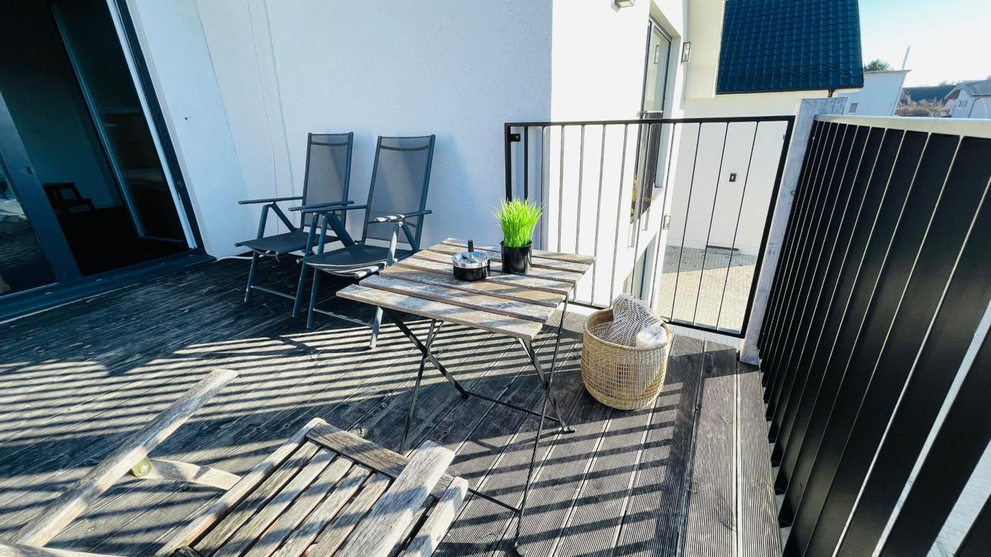 House Flow, 3 Room, Free 2 Parking Апартаменти