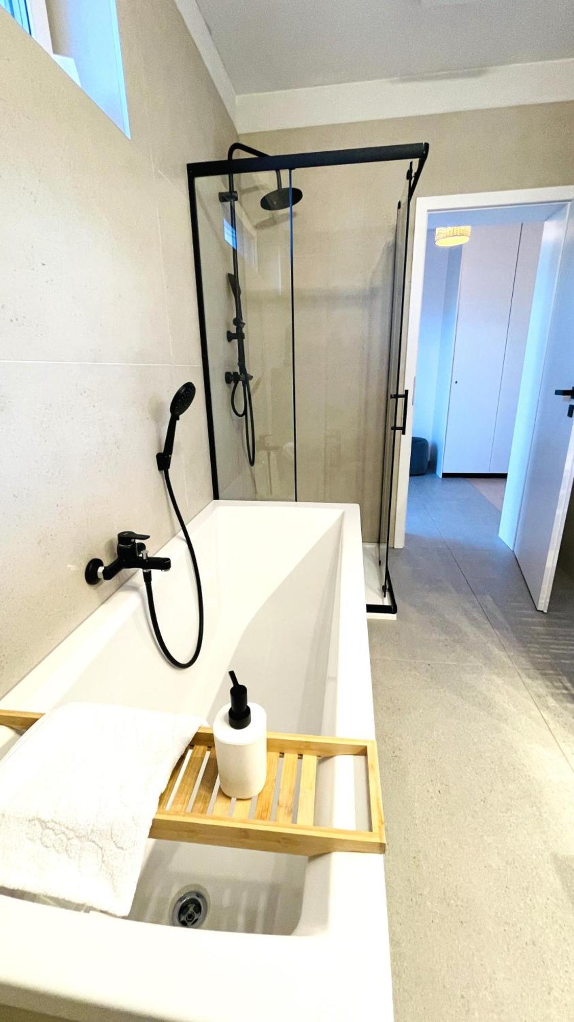Апартаменти House Flow, 3 Room, Free 2 Parking